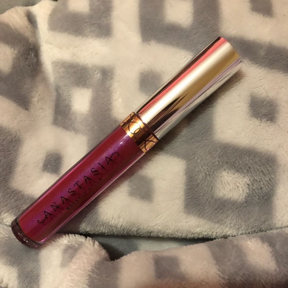 ABH liquid lip stick - sugar plum